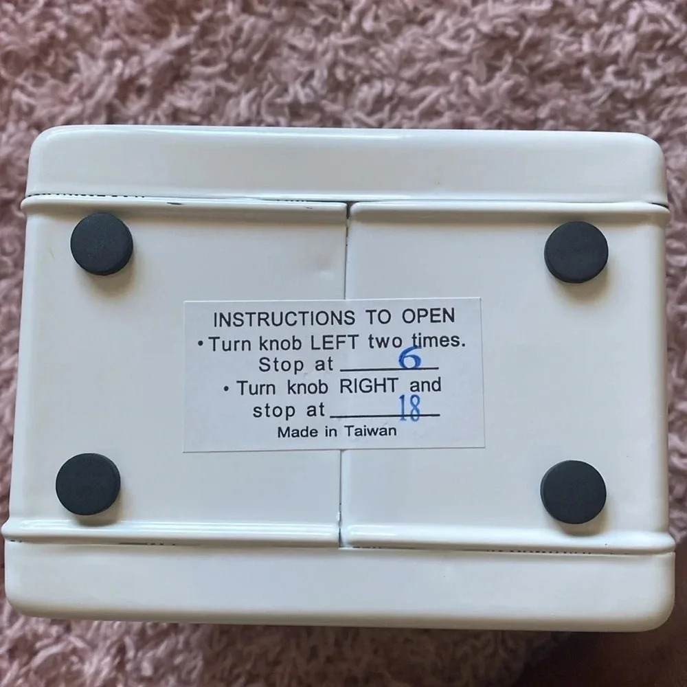 Five Below Mini Safe - Picture 4 of 4